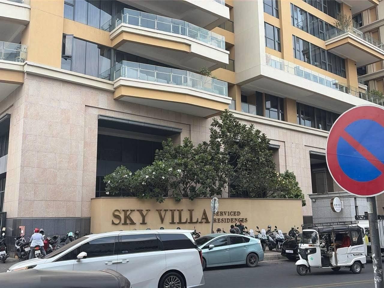 昨日金边警方突击排查Sky Villa公寓 没发现网络诈骗犯罪活动,但抓获3名涉嫌销毁证据的中籍嫌犯